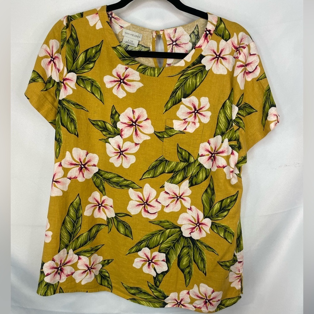 Tropical like floral linen blend blouse. Very cute and loose fitting.Van Heusen